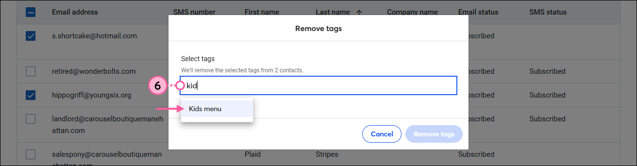 Ventana superpuesta Remove tags (Eliminar etiquetas), campo Select tags (Seleccionar etiquetas) con nombre de etiqueta parcial y opciones de etiqueta en el menú desplegable