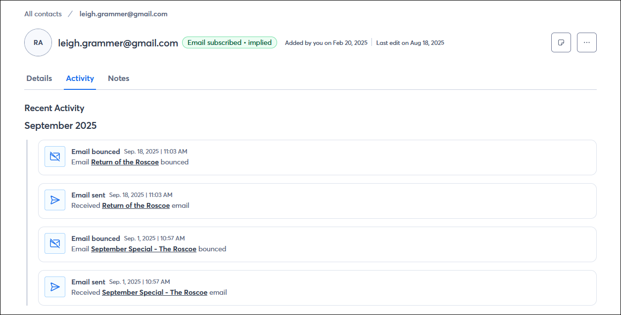 Página Contact details (Detalles de contacto) con la pestaña Activity (Actividad) seleccionada, y Recent activity (Actividad reciente) con información sobre correos enviados y rebotados