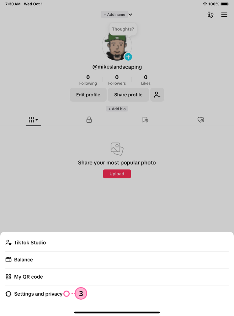 Página de perfil de TikTok con el menú expandido, y la opción de Settings and privacy (Configuración y privacidad)