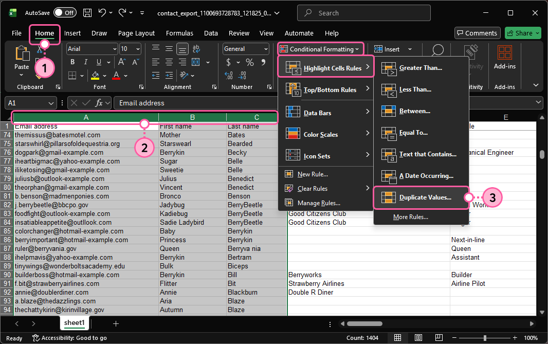 Pestaña Home (Inicio) de Excel, columnas dirección de correo electrónico, nombre y apellido seleccionadas, menú Conditional Formatting (Formato condicional) expandido, menú Highlight Cell Rules (Reglas de resaltado de celdas) expandido y opción Duplicate Values (Valores duplicados)