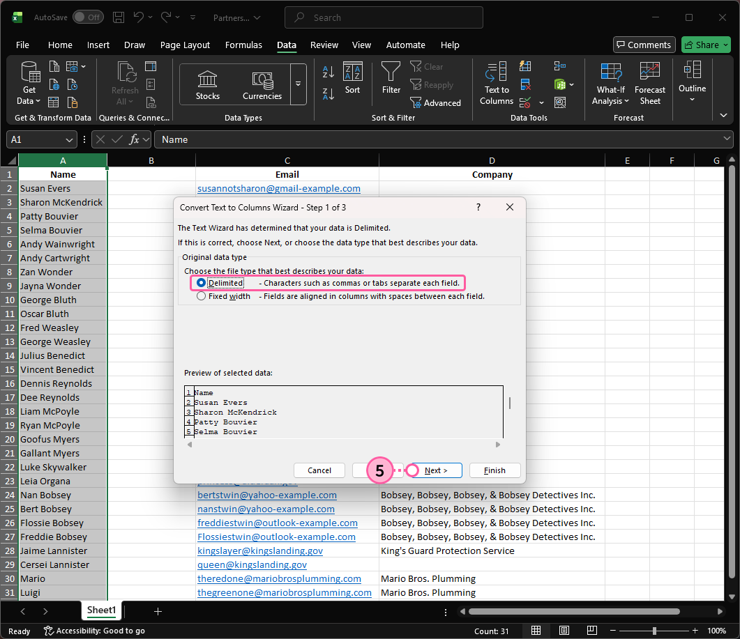 Feuille Excel avec la section Convert Text to Columns Wizard Step 1 of 3 (Assistant Conversion - Étape 1 sur 3) et l’option Delimited (Délimité) sélectionnée, et le bouton Next (Suivant)