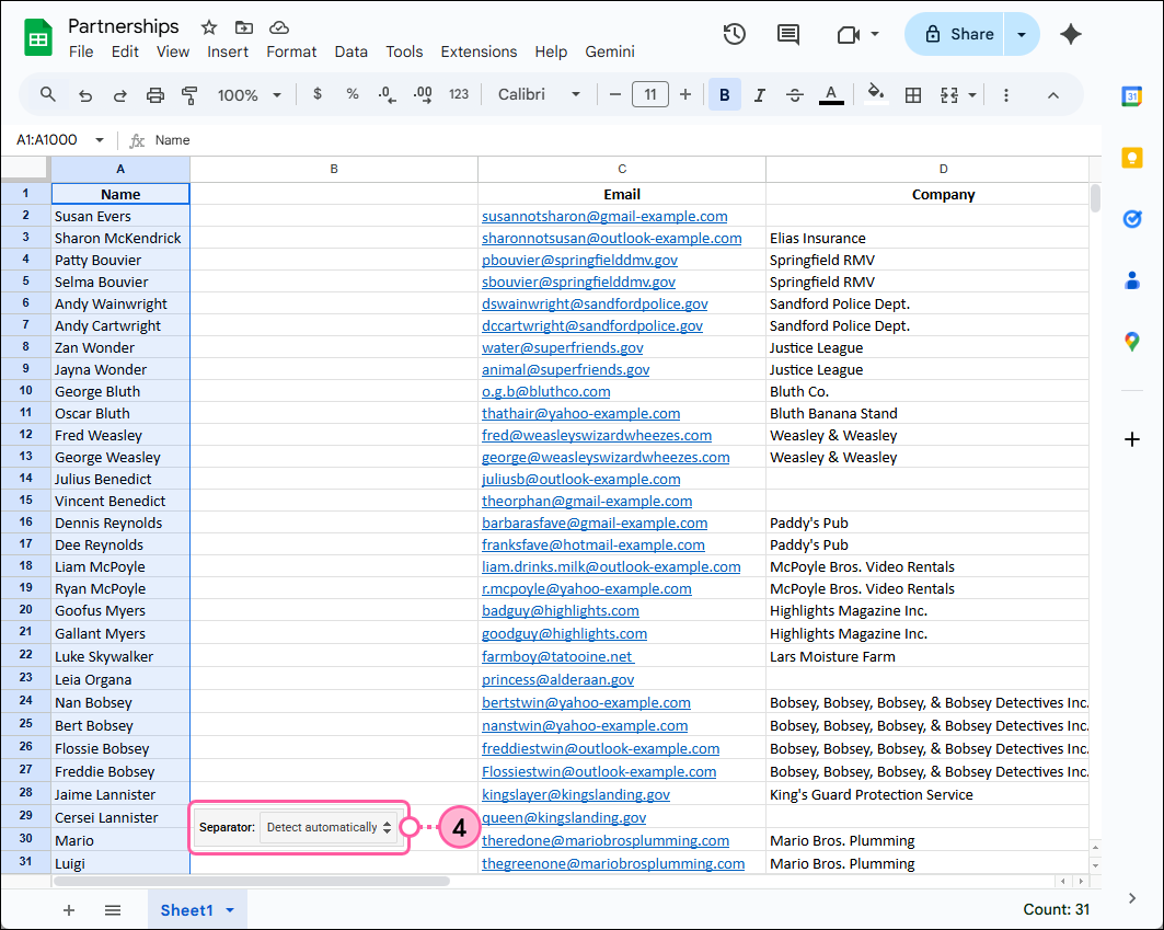 Feuille Google Sheets avec colonne de noms combinés sélectionnée et menu Separator (Séparateur) affiché