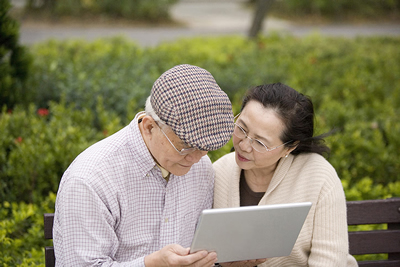 couple with laptop